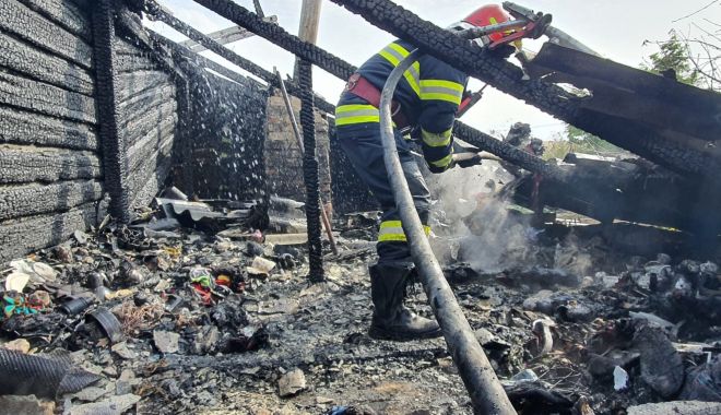 GALERIE FOTO. Casă distrusă de flăcări, în judeţul Constanţa - galerieincendiu2-1632316590.jpg