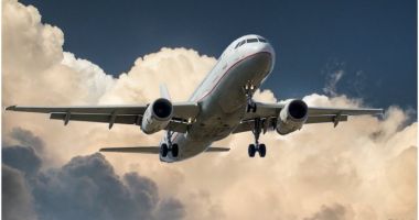 Un pasager clandestin  a supravieţuit unui zbor de 11 ore în compartimentul roţilor unui avion