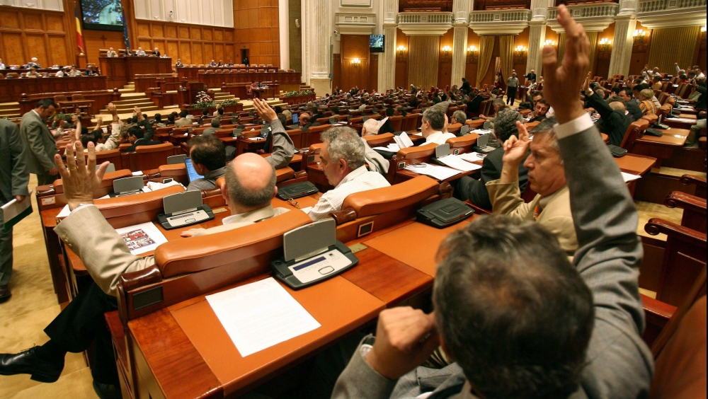 Ședință solemnă la Parlament. Iohannis a pledat pentru justiție independentă, reformarea clasei politice - camera13364828491368013175138251-1575293096.jpg