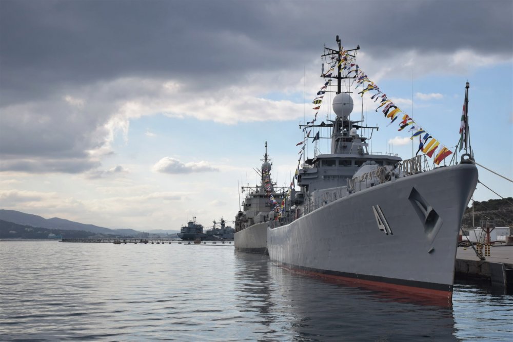 Două nave militare ale Forțelor Navale Române, integrate în grupări navale NATO și UE - douanave-1637666215.jpg