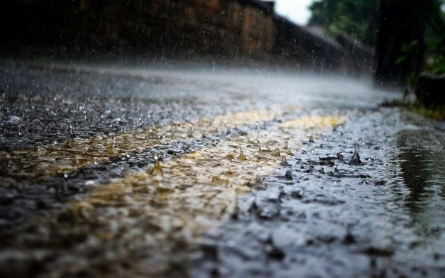 Două alerte de vreme rea, în România. Plouă abundent pe mai multe tronsoane de drumuri naționale și autostrăzi - ploaie-1634372154.jpg