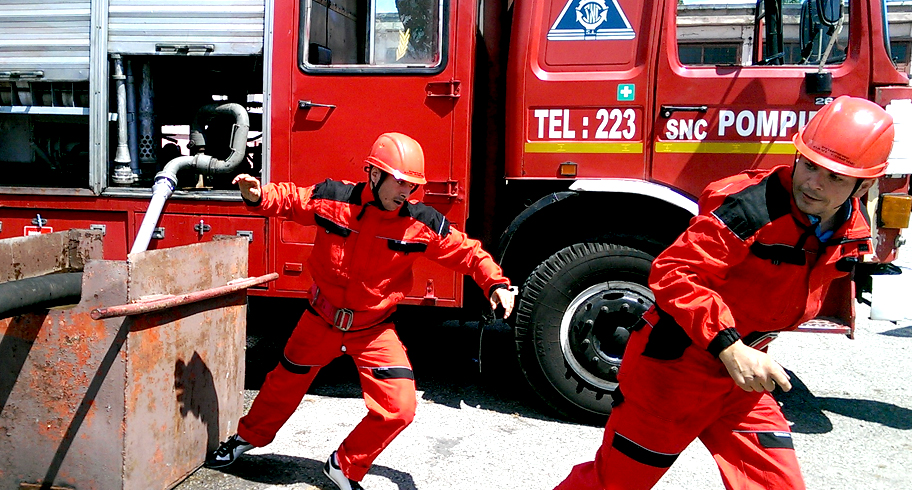 Tulcea: Autoutilitară cuprinsă de flăcări în trafic - pompieri-1631898157.jpg